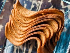 Диспенсеры для снеков: Ресторанные гренки с сыром