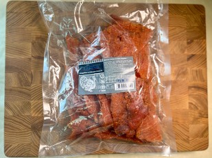 Колбаски ФОМА ЛУКИЧ (с перцем чили) (по 0,5кг): Мясо (АЛЬЯНС) вяленое индейка 500гр 