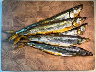 Мучные полоски ЗЕЛЁНЫЕ со вкусом барбекю 76 гр: Корюшка Х/К ГОСТ (крупная)